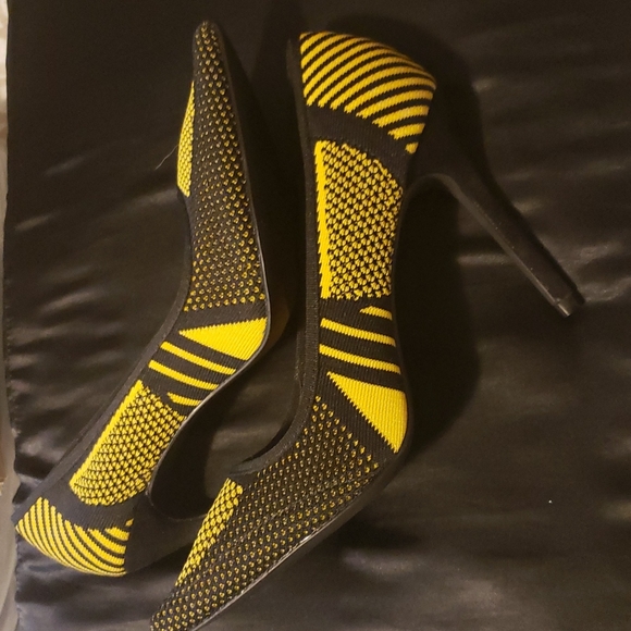 Pumps - Picture 4 of 4